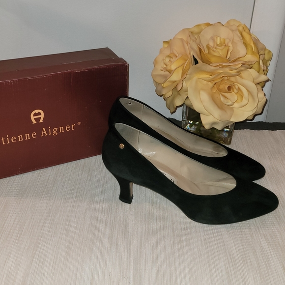 Vintage Etienne Aigner classic black suede pumps Priscilla - Picture 3 of 13